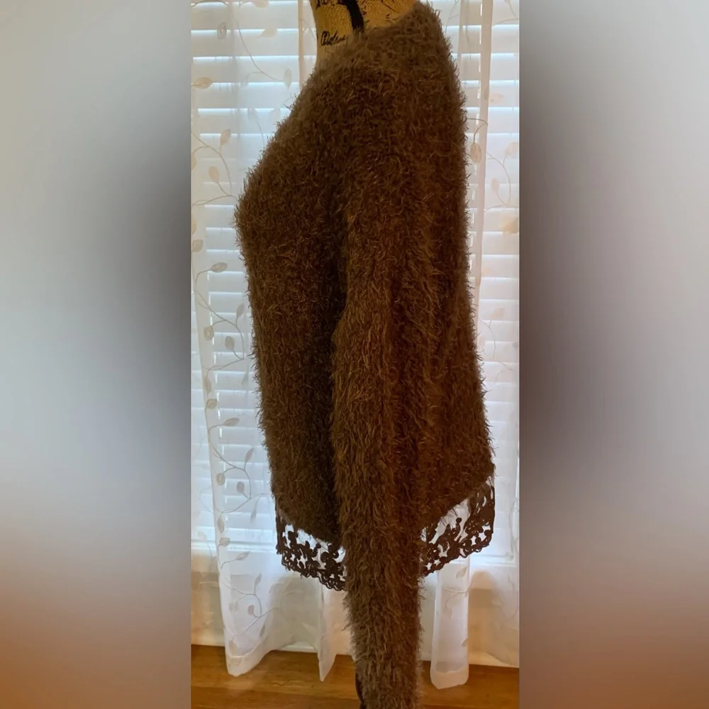 Olivia Sky Owl Taupe Eyelash Sweeter with Lace Bottom Trim Size L NWT - Picture 4 of 9
